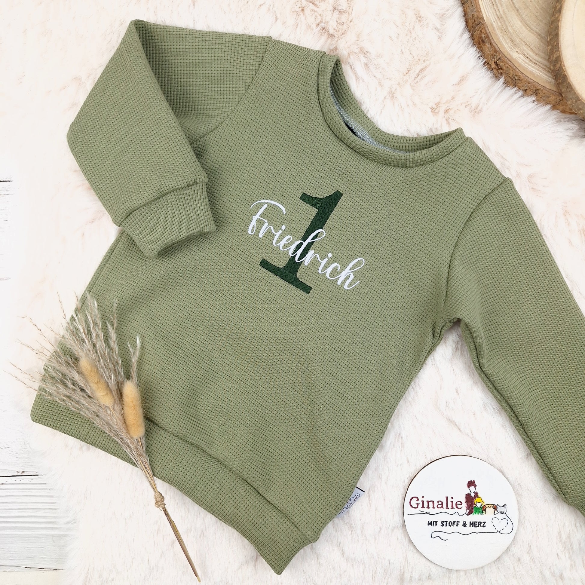 Kinderpullover Geburtstag • Name oben • Zahl unten (bestickt)