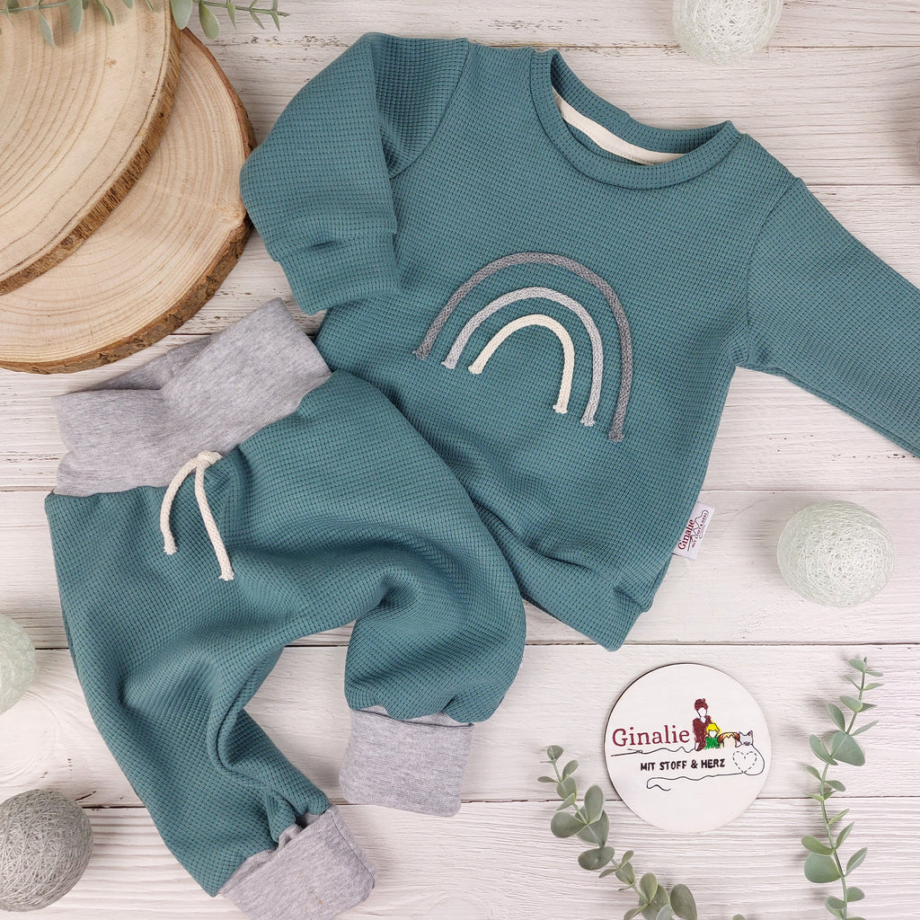 Pullover & Pumphose • Waffeljersey mit Regenbogen-Kordel