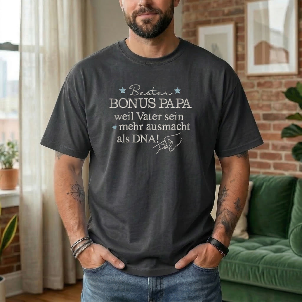 Bonus Papa T-Shirt • bestickt • emotionales Geschenk für Bonus Papa • Vatertag Shirt • Patchwork Familie