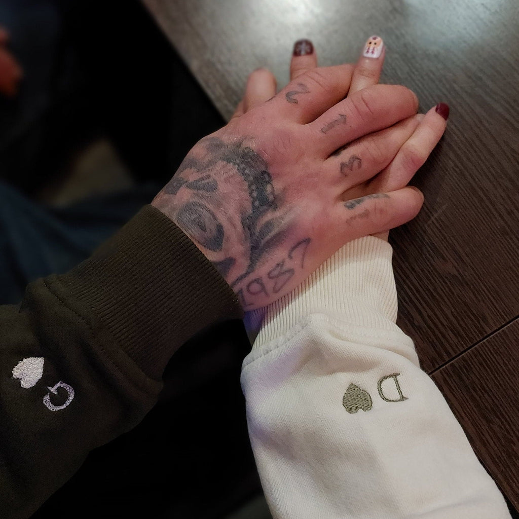 Partner Hoodie Set • Hand-in-Hand Stickerei mit Namen & Herz