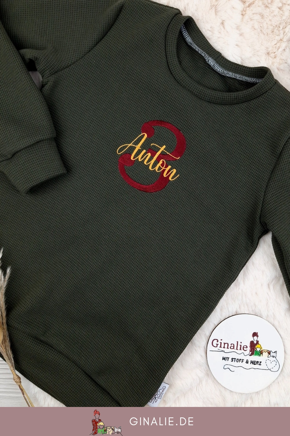Kinderpullover Geburtstag • Name oben • Zahl unten (bestickt)