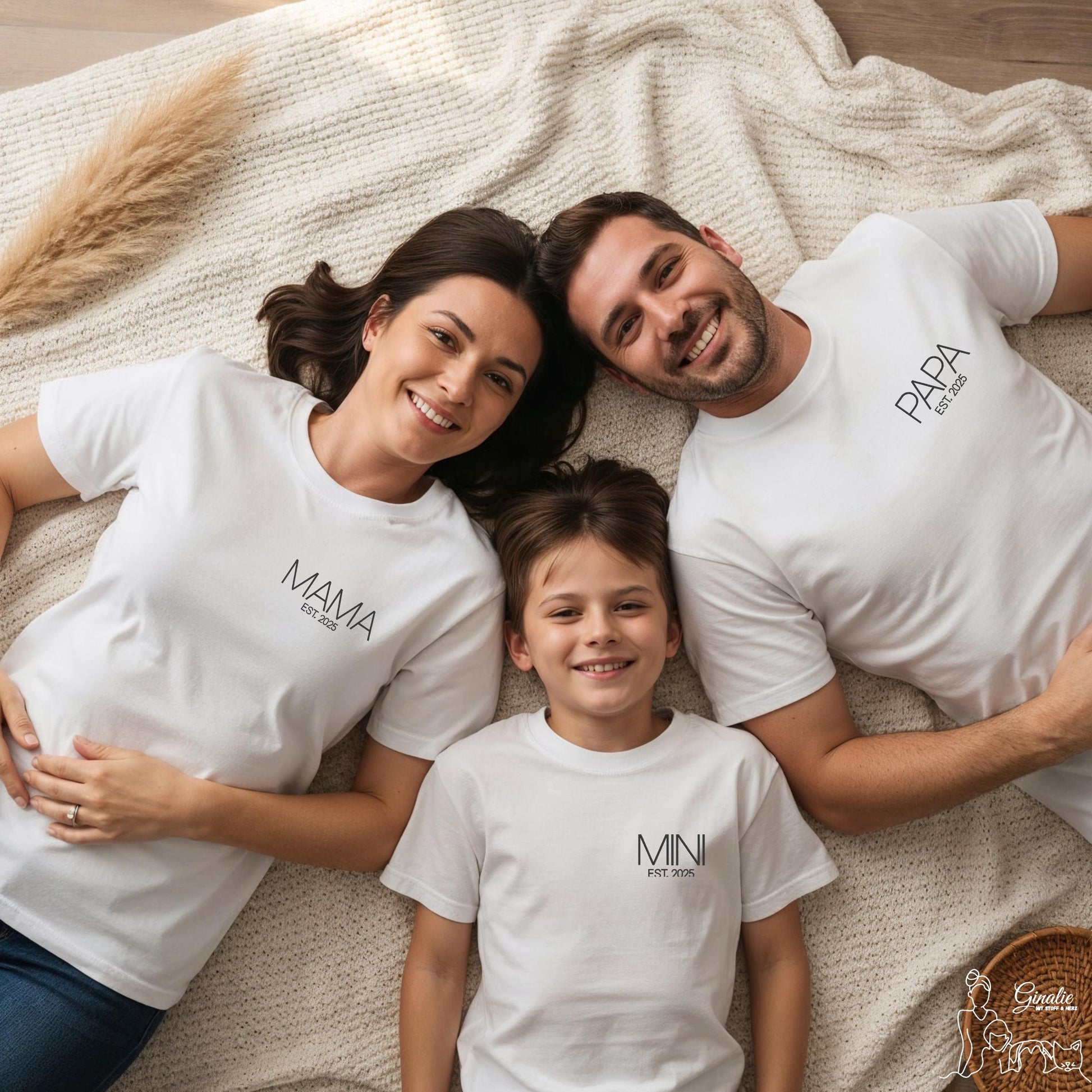 Mama Papa Shirt FAM01 • Family Matching Outfit • personalisiertes Familien T-Shirt • besticktes Partnerlook Shirt