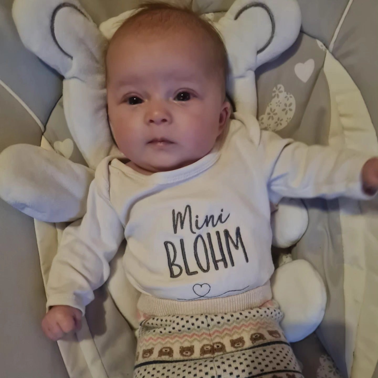 Babybody • Mini „Nachname“ – personalisiert • bestickt