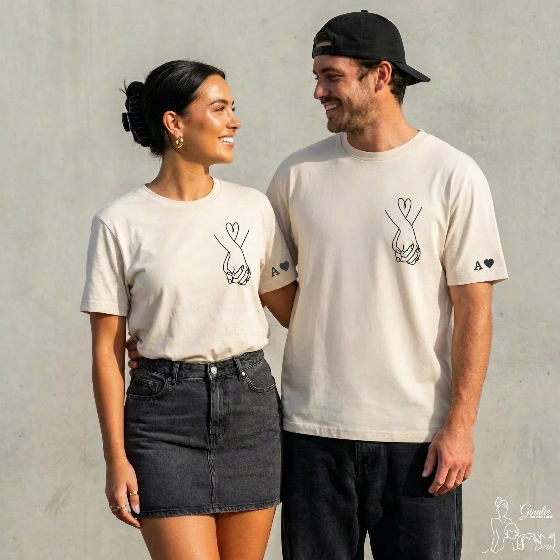 Partner T-Shirt Hand Motiv LOVE07 • personalisiert • Couple Shirt mit Initialen • besticktes Paar Shirt