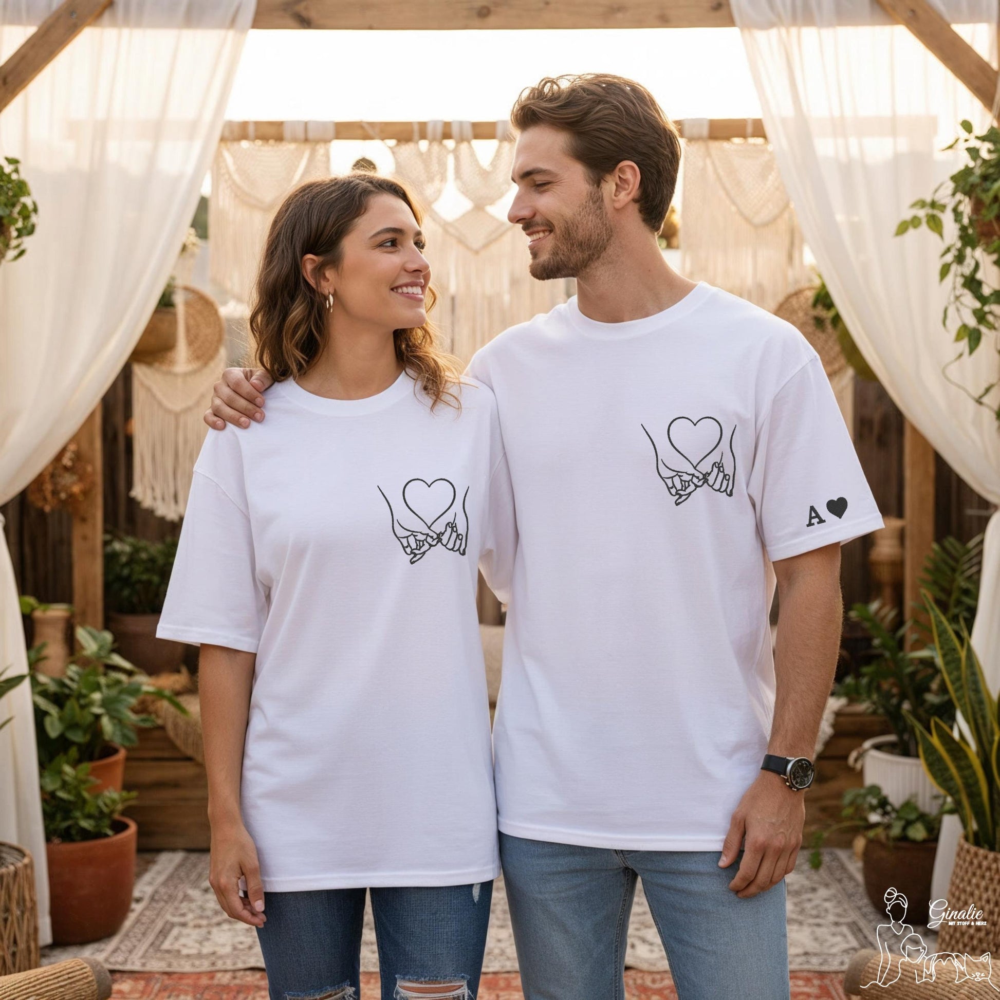 Partner T-Shirt Hand Motiv LOVE07 • personalisiert • Couple Shirt mit Initialen • besticktes Paar Shirt