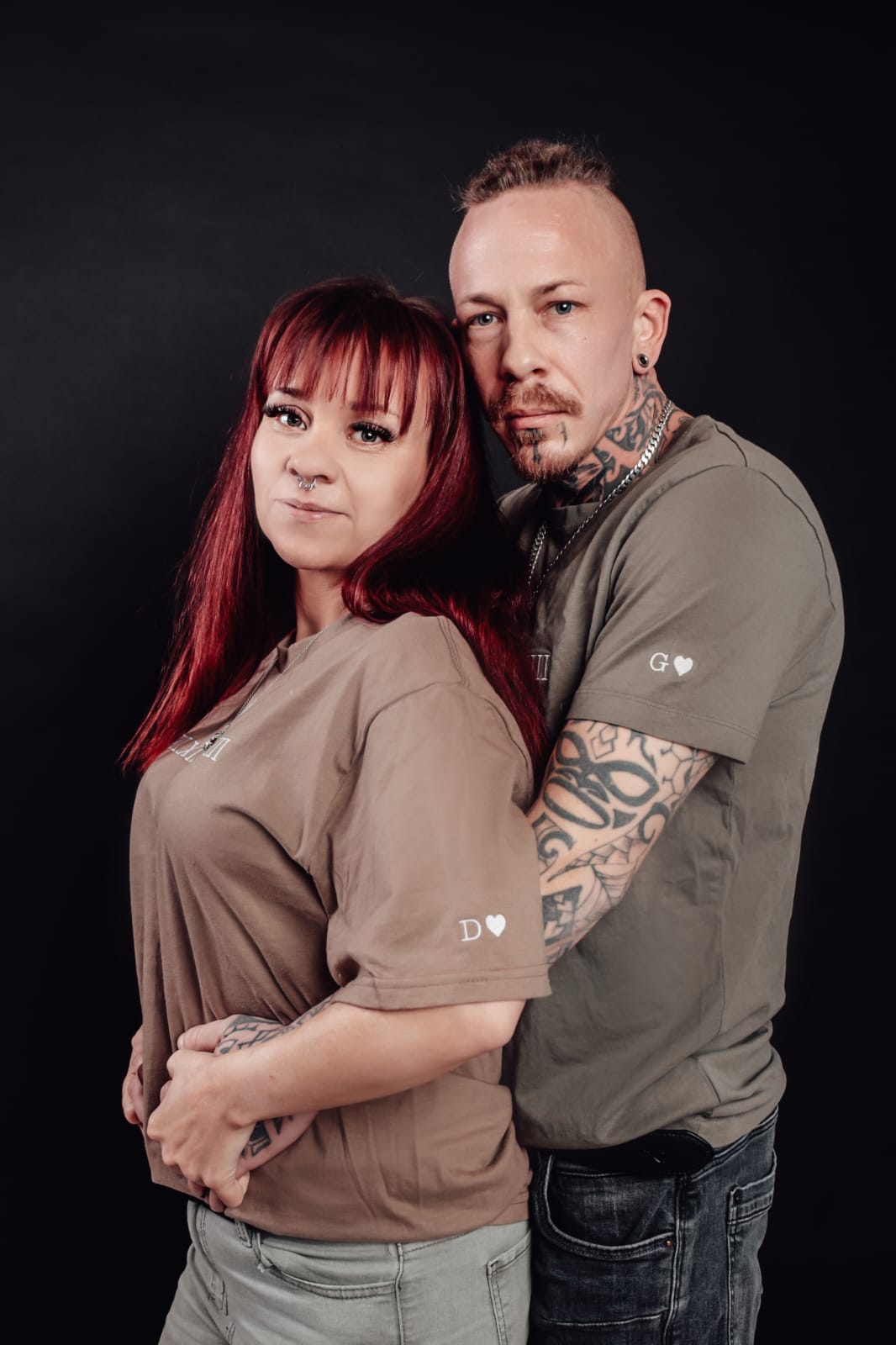 Partner T-Shirt • Römisches Datum + Initial (bestickt)