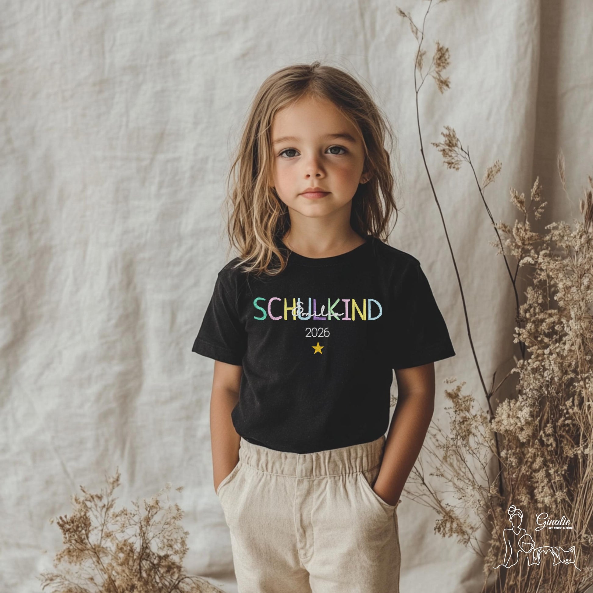 Schulkind T-Shirt SCHOOL01 • bestickt & personalisiert mit Name • Einschulung