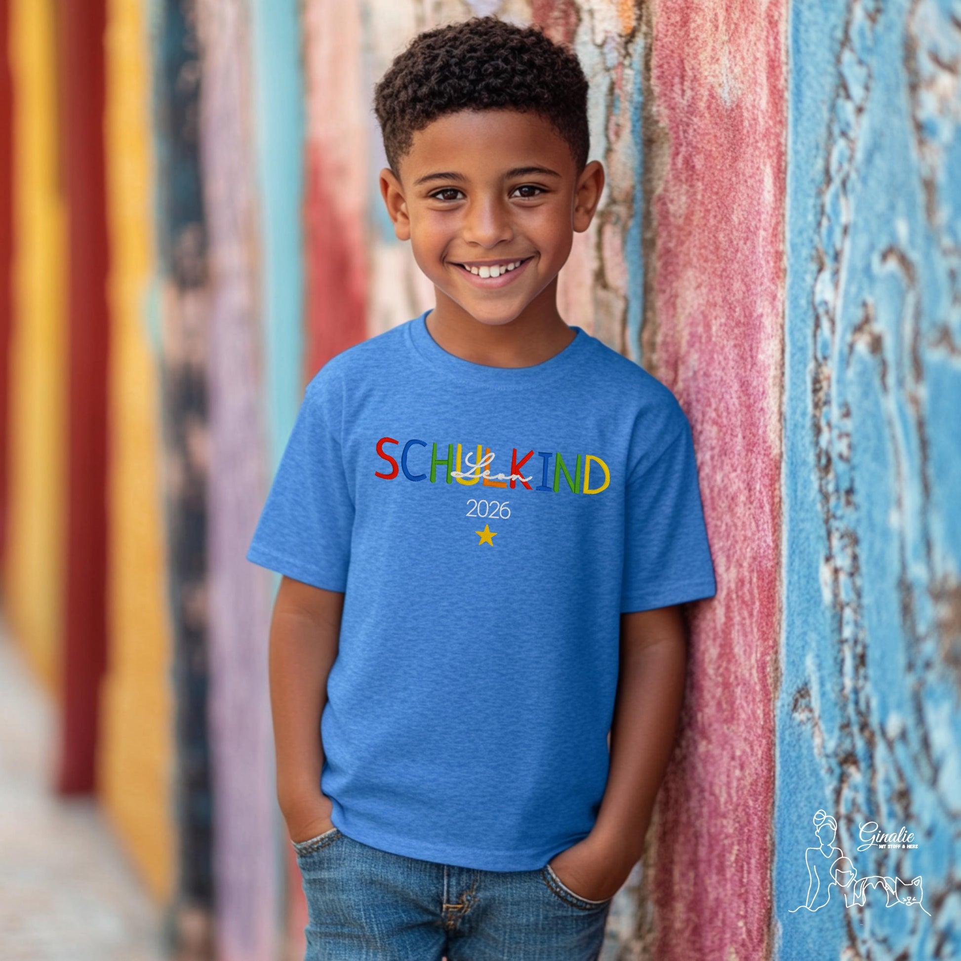 Schulkind T-Shirt SCHOOL01 • bestickt & personalisiert mit Name • Einschulung