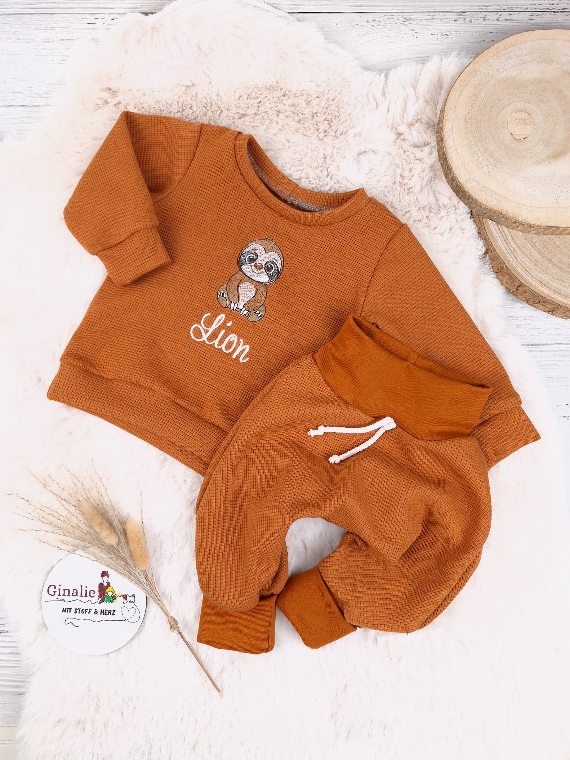 Kinderpullover Waffeljersey • Faultier • personalisiert mit Namen • Baby & Kinder