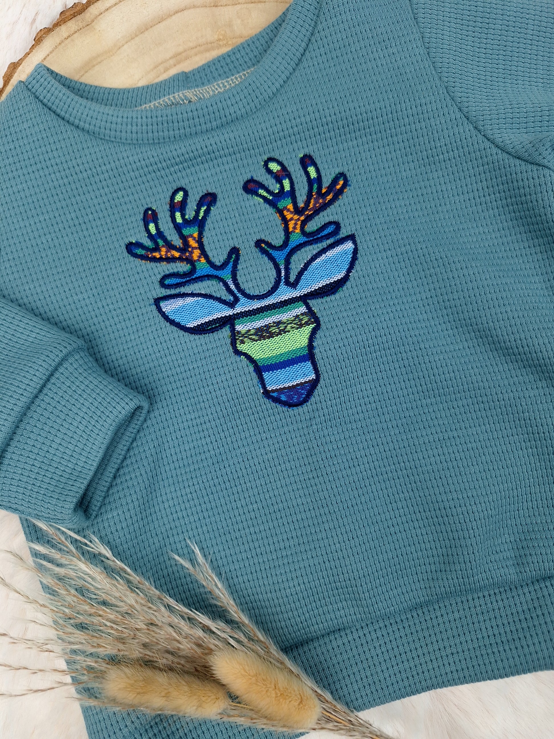 Weihnachtspullover mit Rentier-Applikation