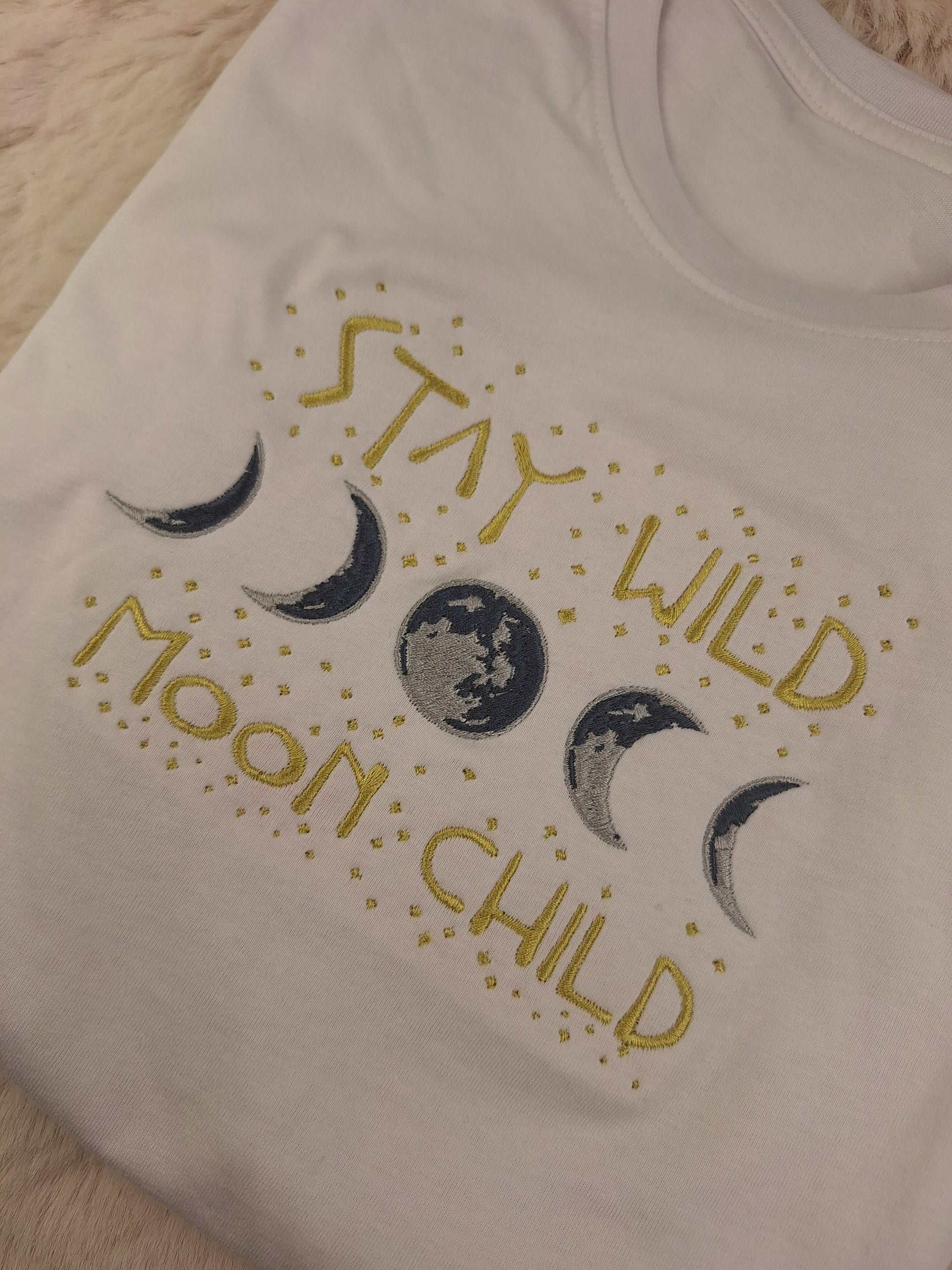 Stay Wild Moon Child SP02 • Spirituelles Shirt • Mondphasen T-Shirt, Hoodie oder Sweatshirt