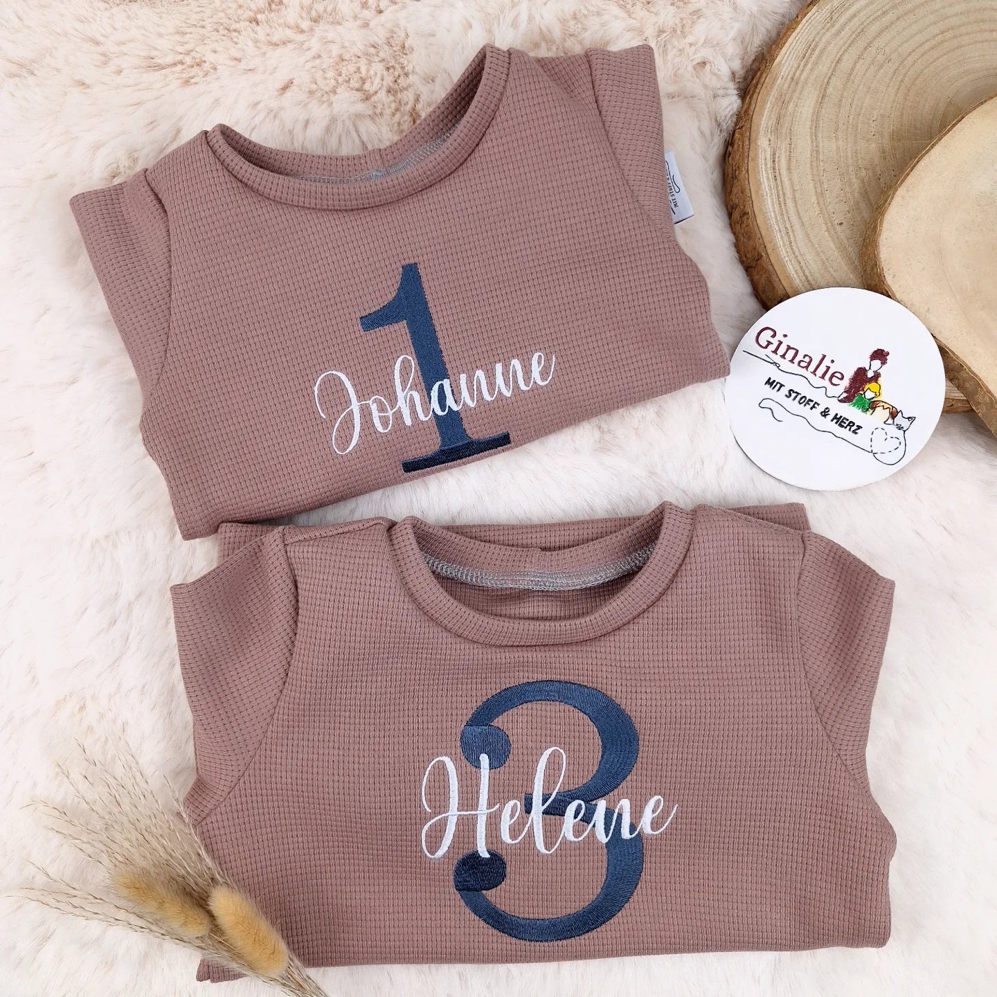 Kinderpullover Geburtstag • Name oben • Zahl unten (bestickt)