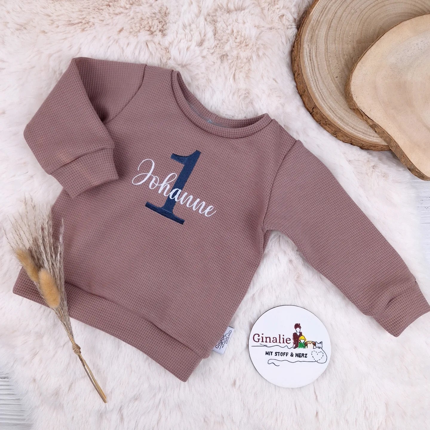 Kinderpullover Geburtstag • Name oben • Zahl unten (bestickt)
