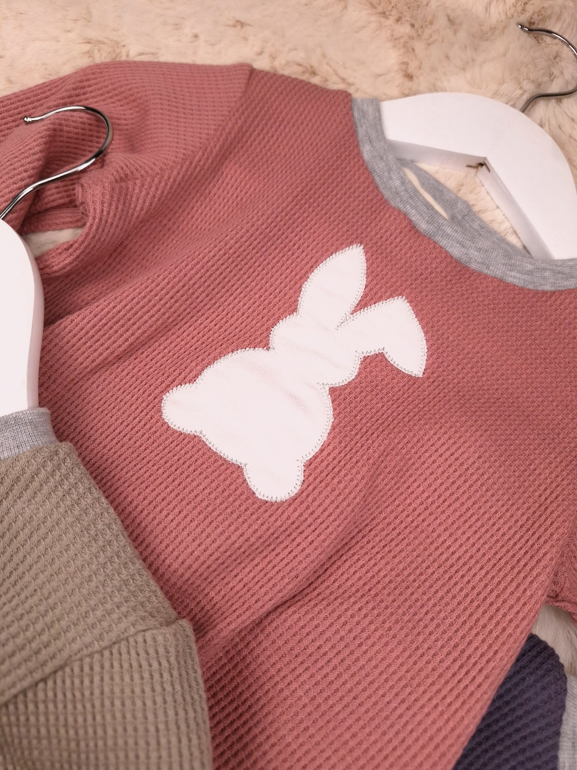 Sofortkauf Osterhasen mit Applikation Gr. 74