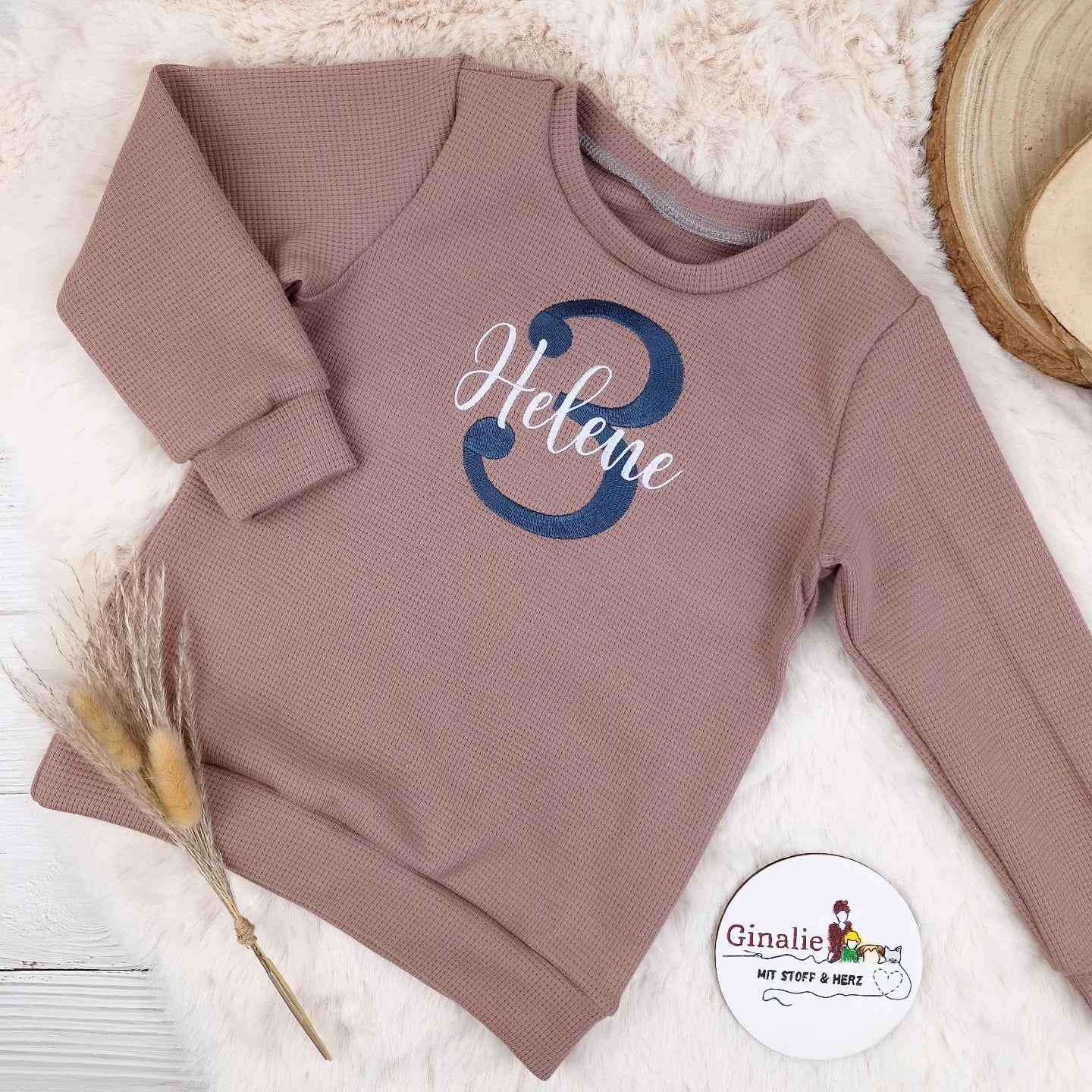 Kinderpullover Geburtstag • Name oben • Zahl unten (bestickt)