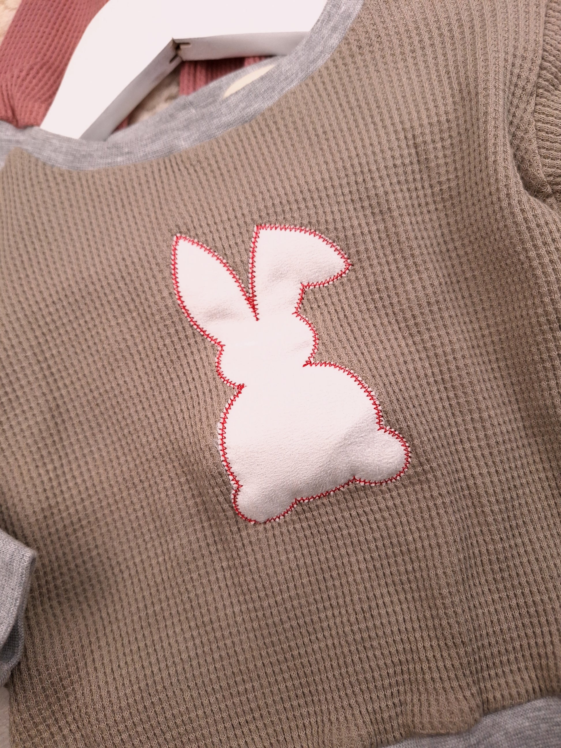 Sofortkauf Osterhasen mit Applikation Gr. 74