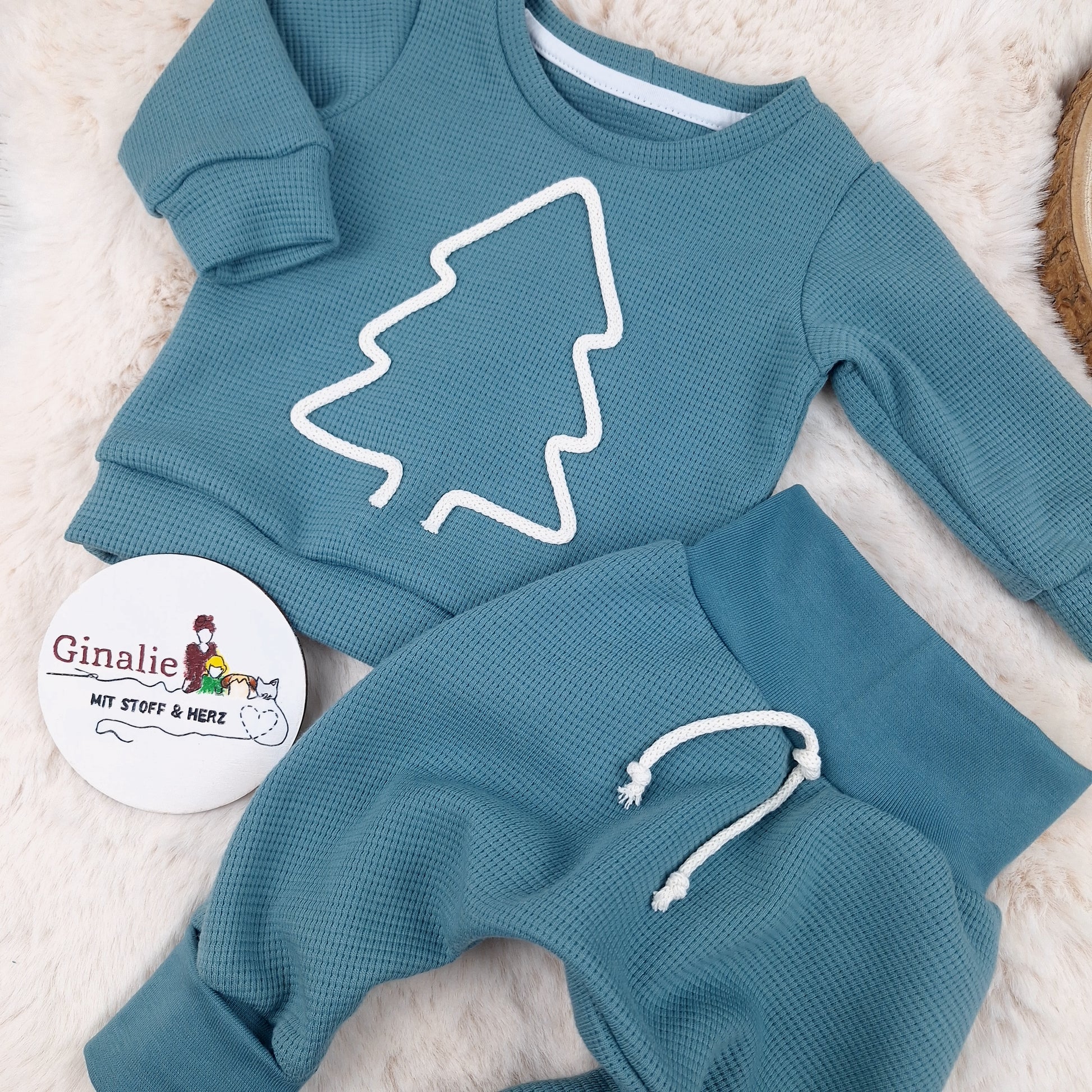 Weihnachts-Kordelpullover für Kinder • festliche Applikationen aus Kordel